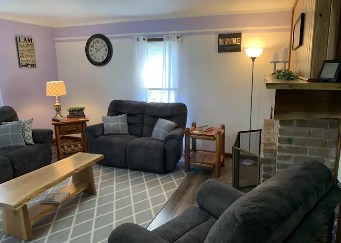 Peaceful Meadows Holiday home Flat Rock